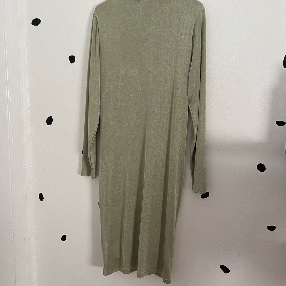 Plus midi dress - Picture 2 of 3